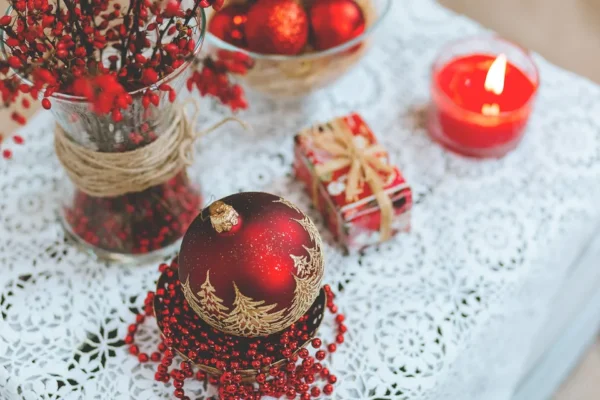 Festlich gedeckter Tisch als Inspiration zu Weihnachten
